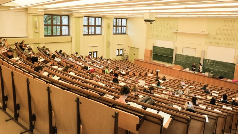 Studierende im Döbereiner Hörsaal